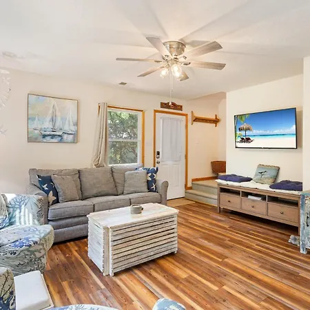 5049 Carolyns Getaway 4 Min Drive To Beach